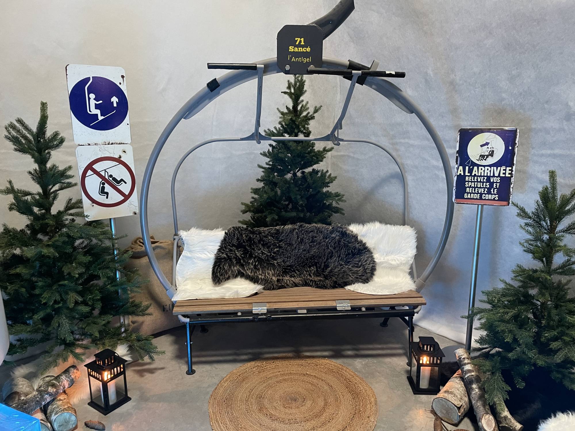 Louer un télésiège banc vintage pour décorer un évènement privé à Paris