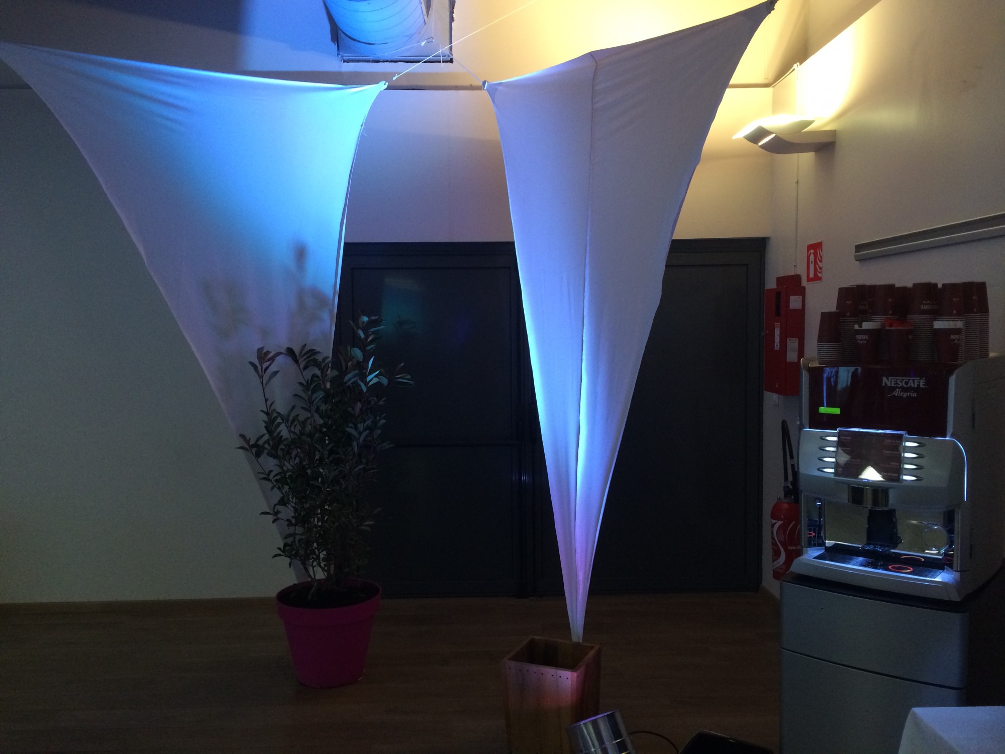 Location de vélum triangulaire à Paris