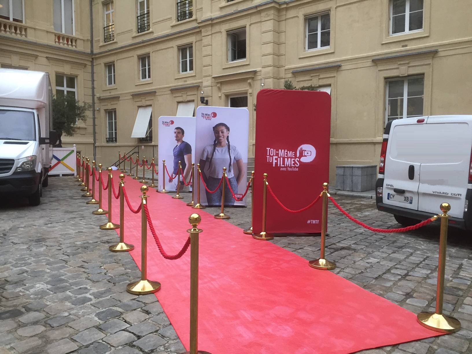 Louer Poteau avec corde rouge pour Mariage en région Parisienne
