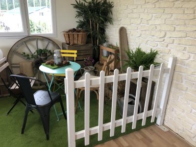 Louer des barrières blanches en bois pour évènements professionnels en région Ile de France