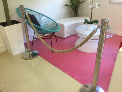 Location de potelet chromé à corde beige naturelle à Paris