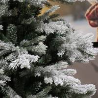 Location de sapin de Noël artificiel 3m00 avec neige pour évènement en Ile de France